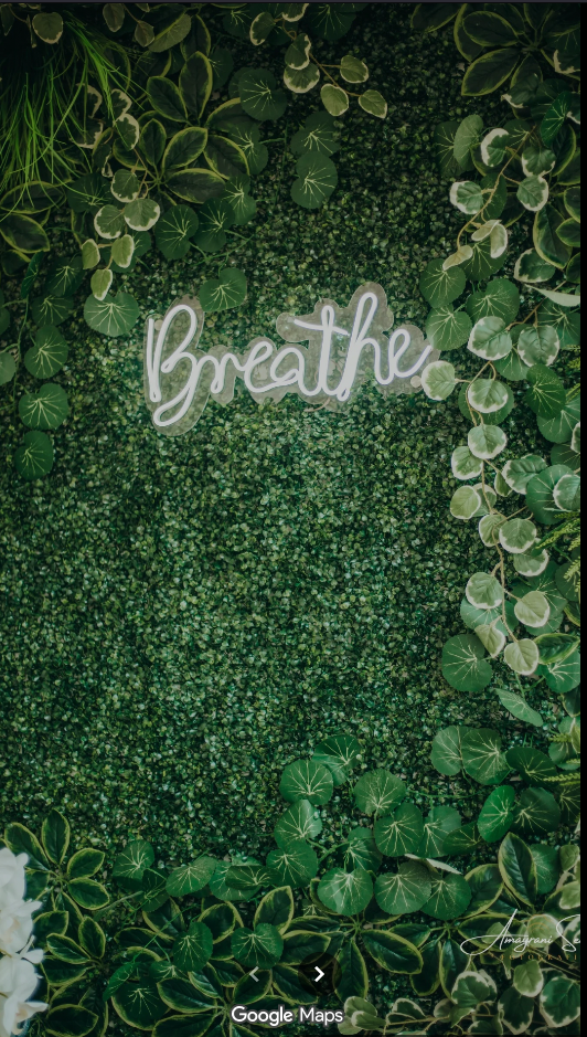 Letrero de neón de Breathe Wellness Studio